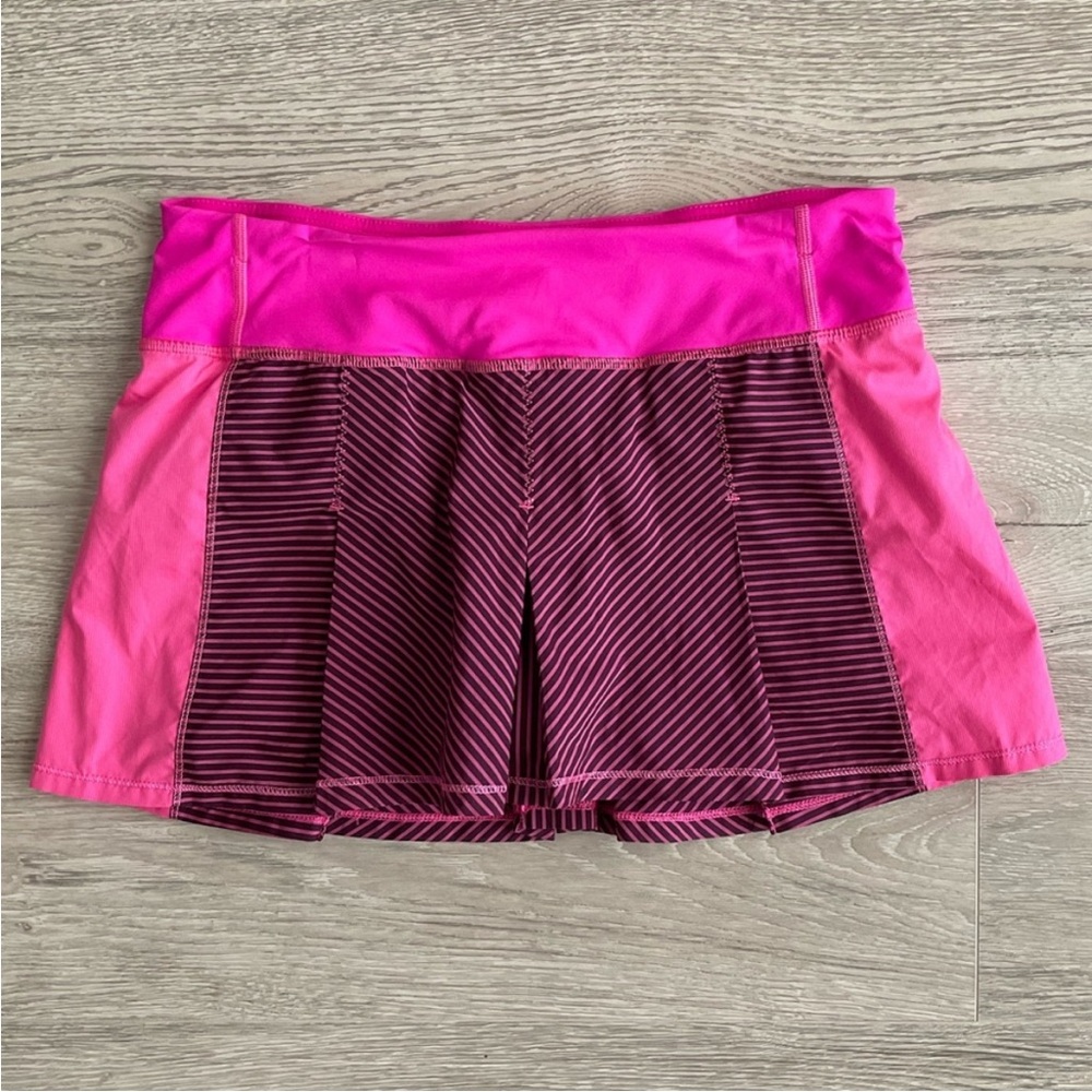 Lululemon athletic skirt in great pre-loved condition!